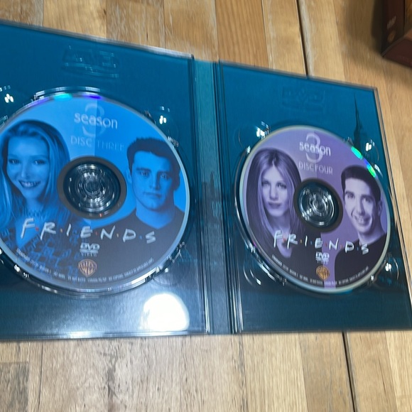 Friends season 3 dvd box set - Picture 4 of 4